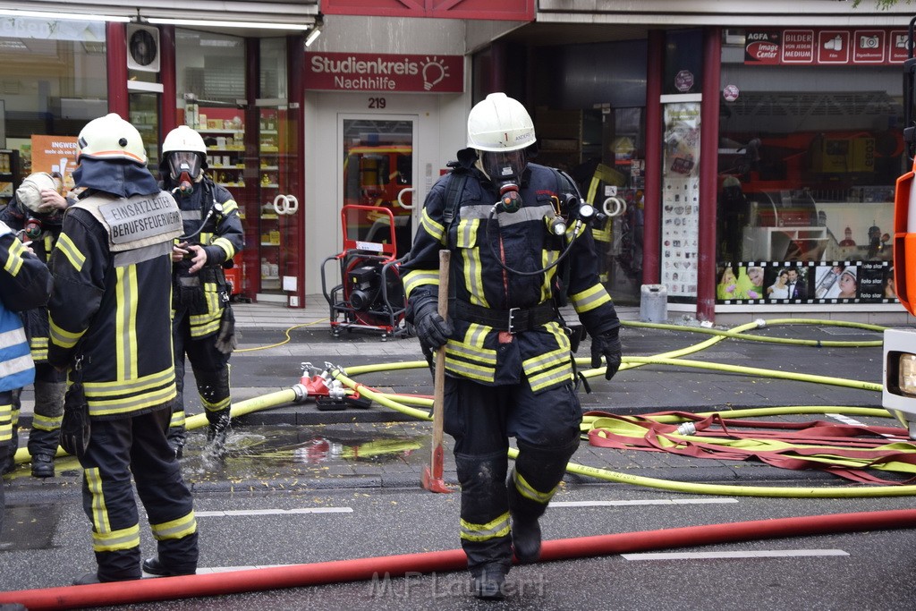 Feuer 2 Koeln Nippes Neusserstr P123.JPG - Miklos Laubert